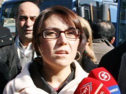 Karar açıklanınca Zaman gazetesi muhabirine saldırdılar