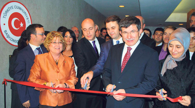 Davutoğlu: Üç beyinsiz kafa...