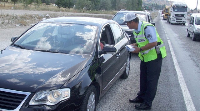 Emniyet Şeridini İhlal Eden Yandı