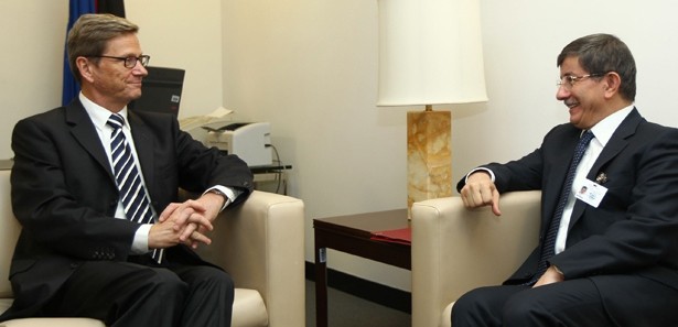 Davutoğlu, Alman Bakanı uyardı!