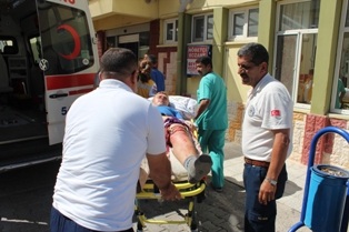 Motorlu testere yaraladı