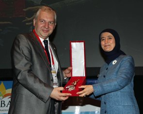 FEBA'dan Sare Davutoğlu'na ödül