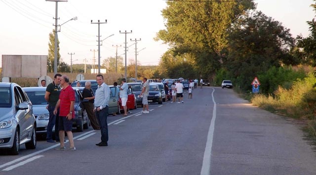Komşu'daki grev sınır kapılarını da vurdu
