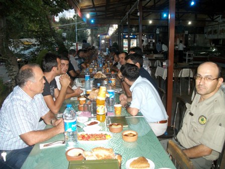 Veda yemeğinde bir araya geldiler