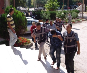 Akşehir'de 2 kişi uyuşturu ile yakalandı