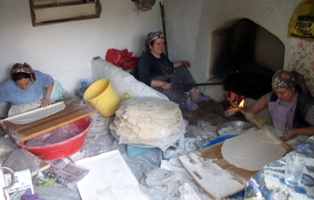 Kış için yufka ekmekler hazır