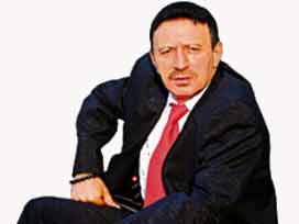 Yüzsüzler arasında bir uzaylı!