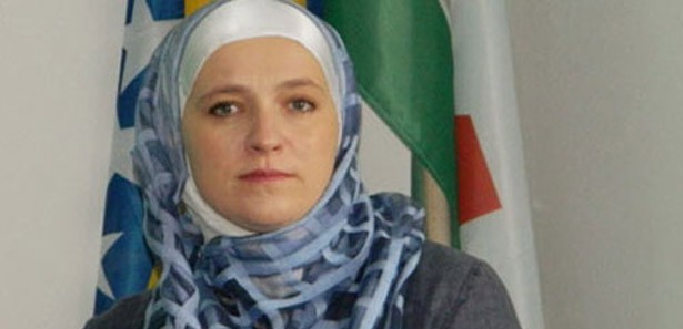 Avupa'nın ilk başörtülü belediye başkanı