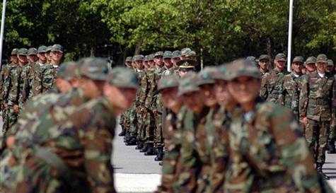 'Doğu’daki askerler 3 ay erken terhis olsun'