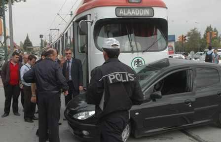 Aydınlık Kavşağı'nda korkutan kaza