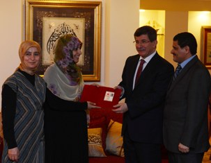 Kimliğini Davutoğlu'ndan aldı