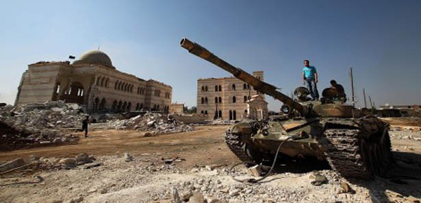 Muhalifler hava üssünü ele geçirdi