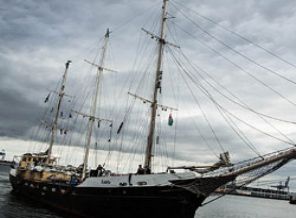 İsrail'den Estelle uyarısı