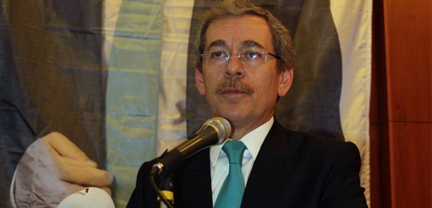 Abdüllatif Şener yeni partisine alışıyor!