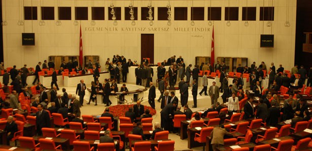 AK Parti kırmızı alarma geçti!