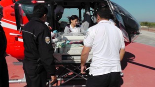 Ambulans helikopteri ikizler için havalandı