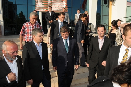 Davutoğlu’dan Ekol Koleji'ne ziyaret