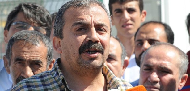 Sırrı Süreyya Önder işkencecisiyle yüzleşti