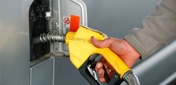 5 liraya yaklaşan benzine bu kez indirim geldi!