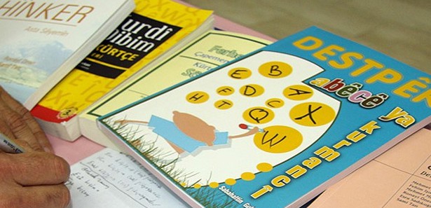 Ahmet Kayalı Kürtçe ders kitapları hazır!