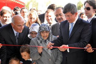 Açılışı Davutoğlu yaptı