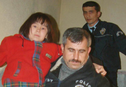 Karısını boğarak öldürdü