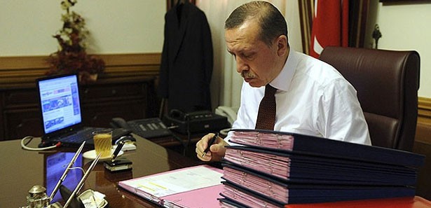 Eski cumhurbaşkanı ve başbakanları aradı