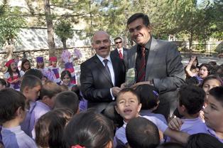 Kalaycı'ya eğitime katkı plaketi
