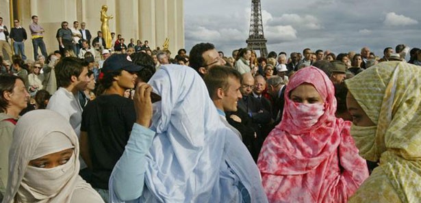 Fransa'da "en çok seçilen din" İslam