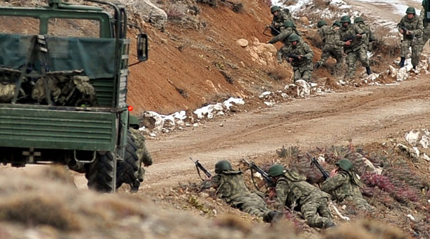 3 terörist ölü, biri yaralı ele geçirildi