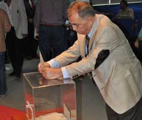 Cahit Uzman vefat etti