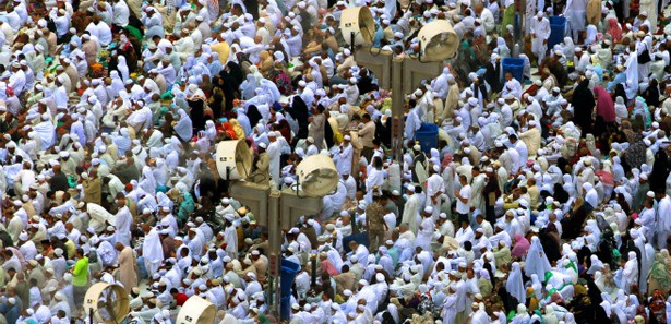 Kabe'de sabah namazı coşkusu