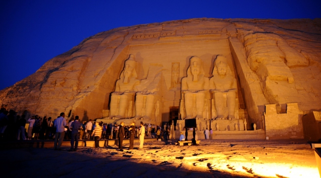 Firavun'a 20 dakika ışık