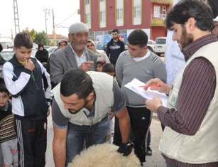 AYDER'den 80 aileye canlı kurban dağıtımı