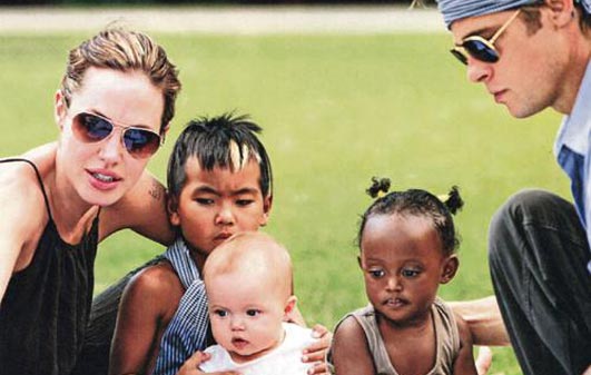 Angelina üç çocuğu ile aynı filmde!