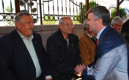 Akyürek şehit aileleriyle bayramlaştı