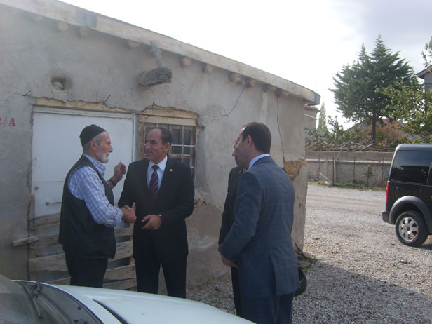 Şehit polisin dedesine ziyaret