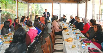Akyürek öğrencilerle bayramlaştı