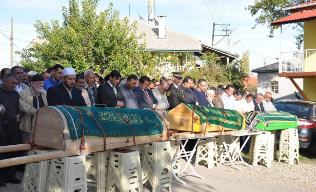 Doktor, eşi ve oğluyla defnedildi