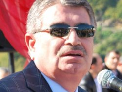 Bakan Şahin kürsüyü türkü söyleyerek çıktı