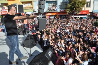 Seydişehir Haluk Levent'le coştu