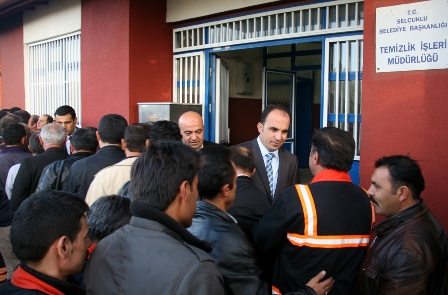 Altay personeliyle bayramlaştı