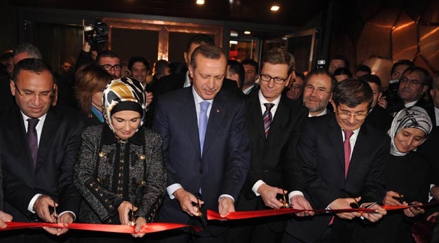 Erdoğan ve Davutoğlu elçilik açtı