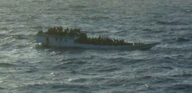 Arakanlı Müslümanların teknesi battı