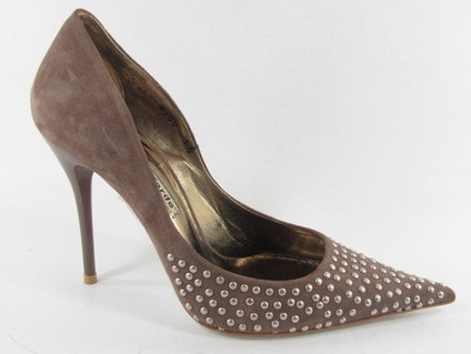 Sivri burunlu ayakkabılara dikkat!