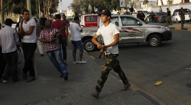 Libya'da karşıt gruplar çatıştı