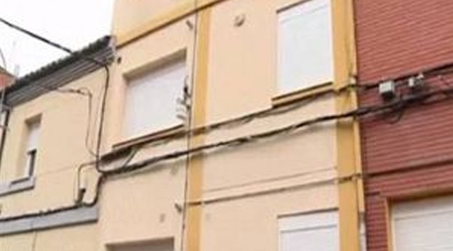 Annesi camdan attı, dedesi tuttu