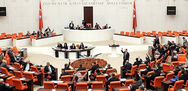 AK Partili vekiller ile CHP'liler arasında tartışma