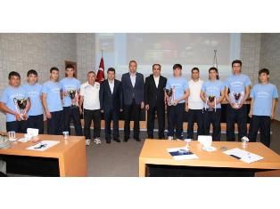 Kupaları Başkan Altay'a verdiler