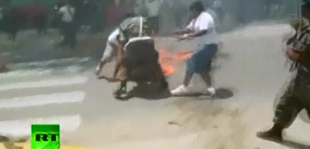 Asker geçit töreninde alev aldı, tören karıştı